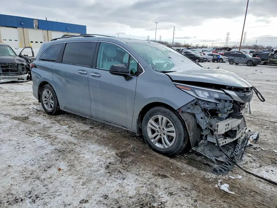 2023 TOYOTA SIENNA XSE  