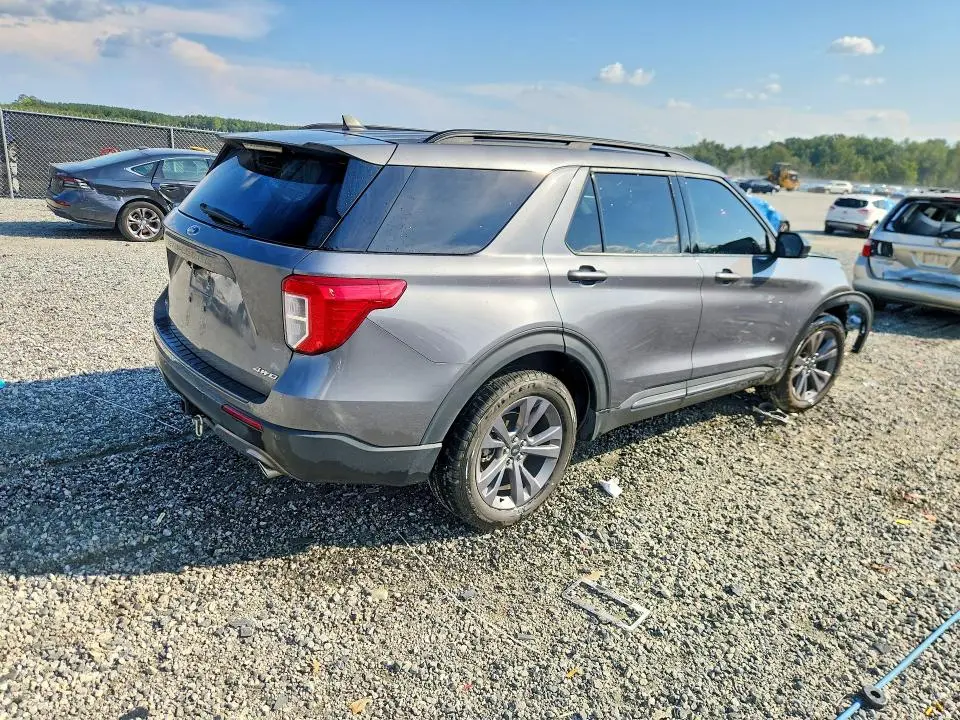 2022 FORD EXPLORER XLT  
