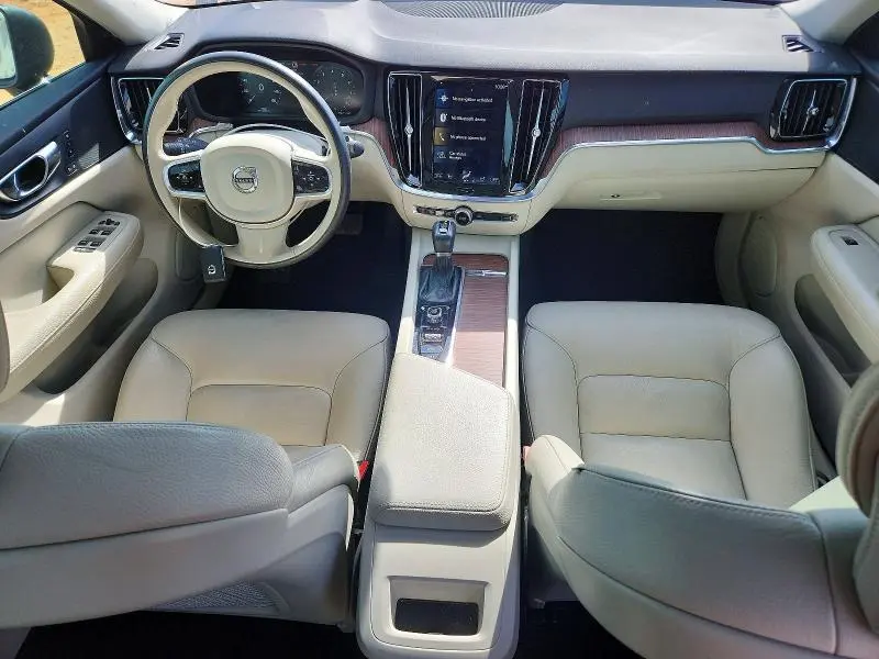 2020 VOLVO S60 T5 MOMENTUM  