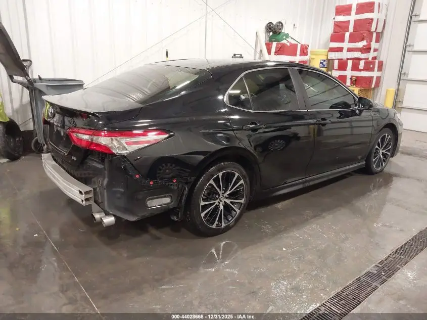 2018 TOYOTA CAMRY SE