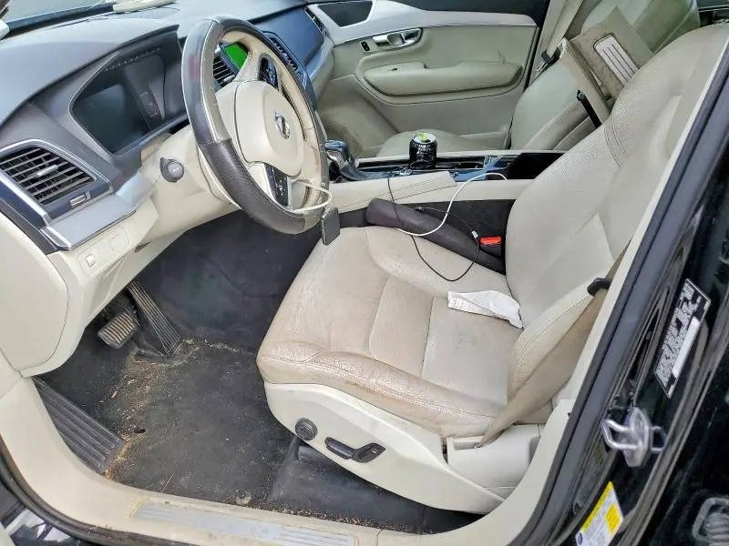 2017 VOLVO XC90 T5  