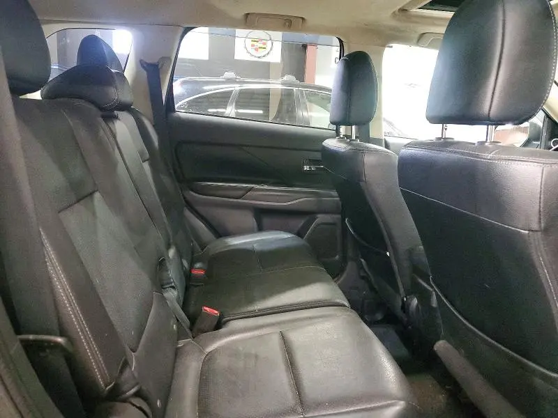 2015 MITSUBISHI OUTLANDER SE  