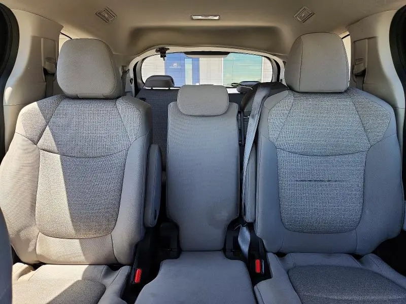 2022 TOYOTA SIENNA LE  