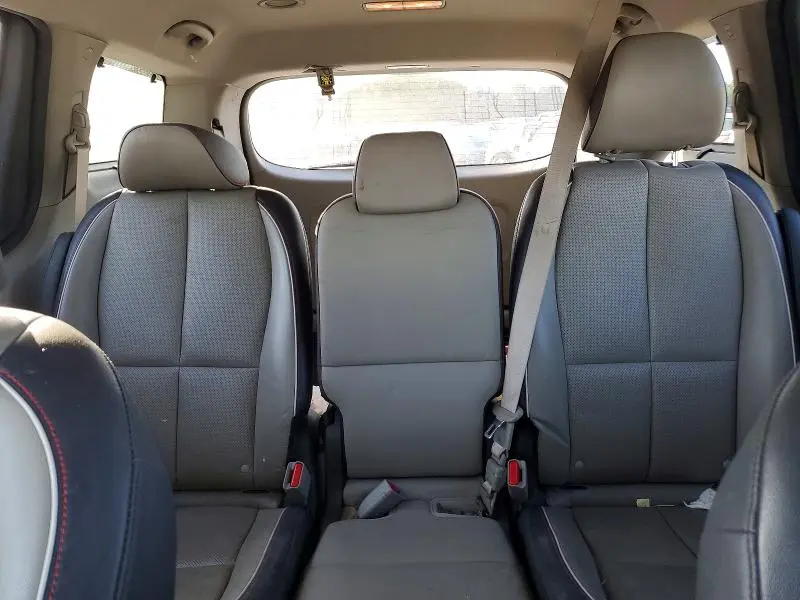 2017 KIA SEDONA LX  