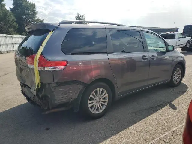 2011 TOYOTA SIENNA XLE  