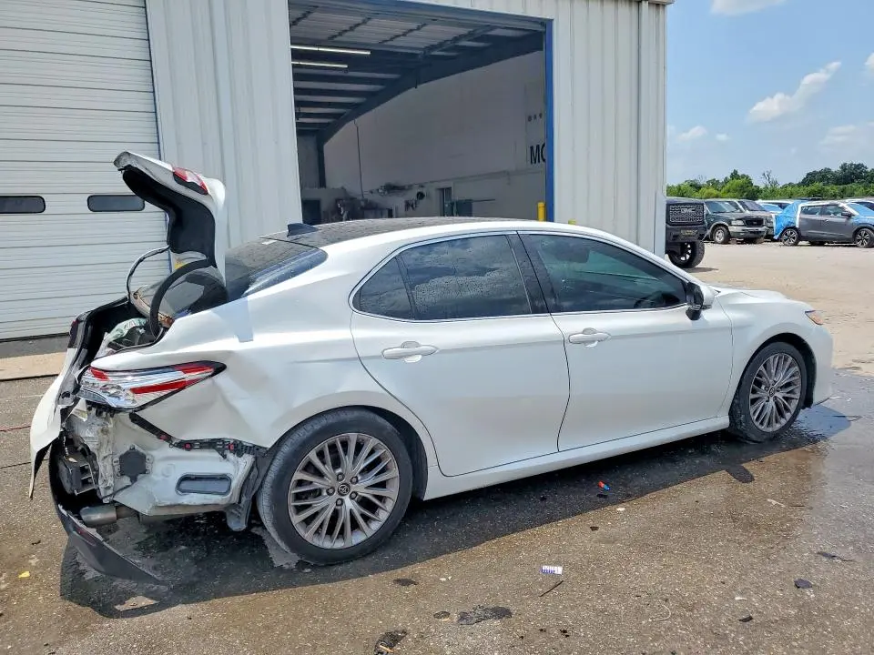 2019 TOYOTA CAMRY XLE  