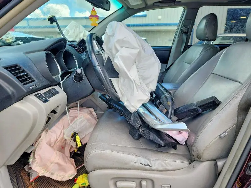 2012 TOYOTA HIGHLANDER SE  