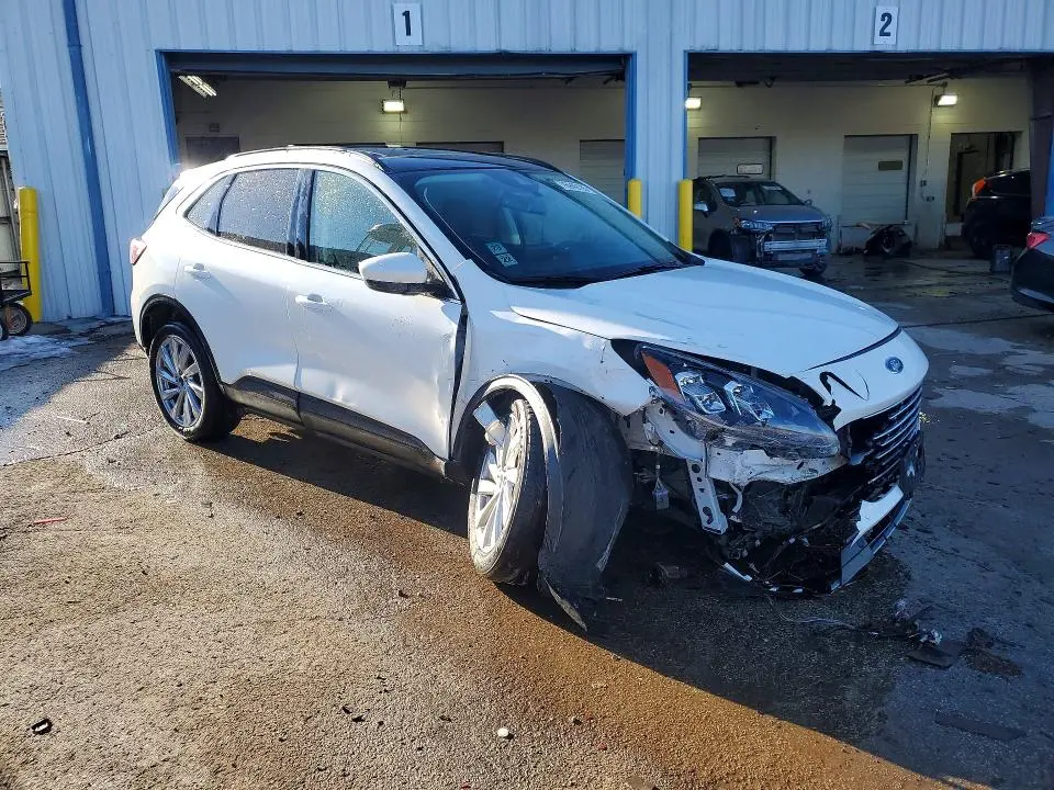 2022 FORD ESCAPE TITANIUM  