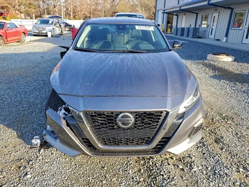 2021 NISSAN ALTIMA SR  