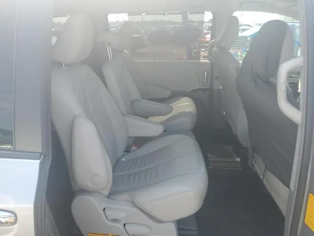 2014 TOYOTA SIENNA XLE