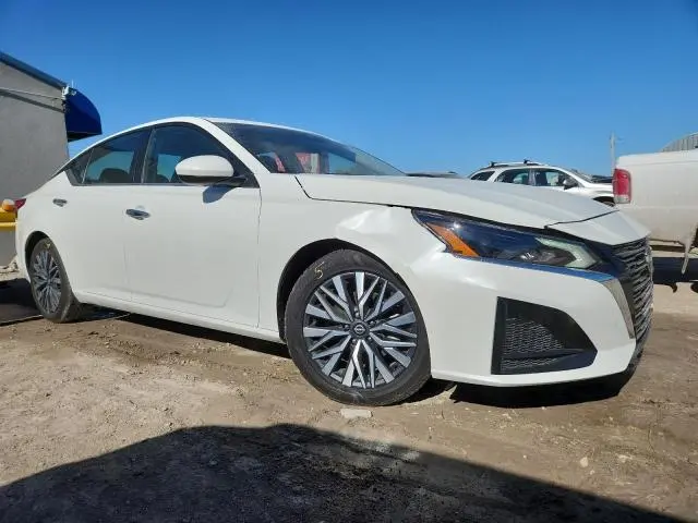 2023 NISSAN ALTIMA SV  