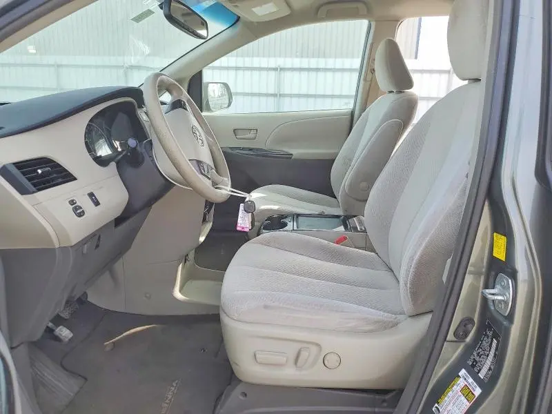 2011 TOYOTA SIENNA LE  