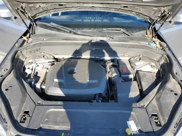 2017 VOLVO XC90 T6  