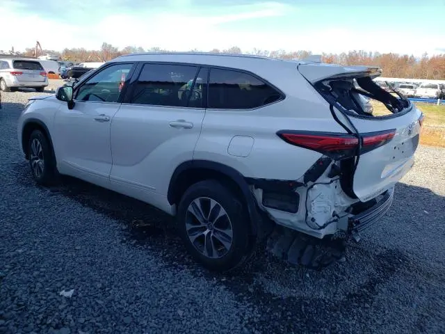 2021 TOYOTA HIGHLANDER XLE  