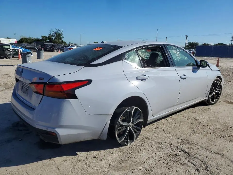 2024 NISSAN ALTIMA SR  