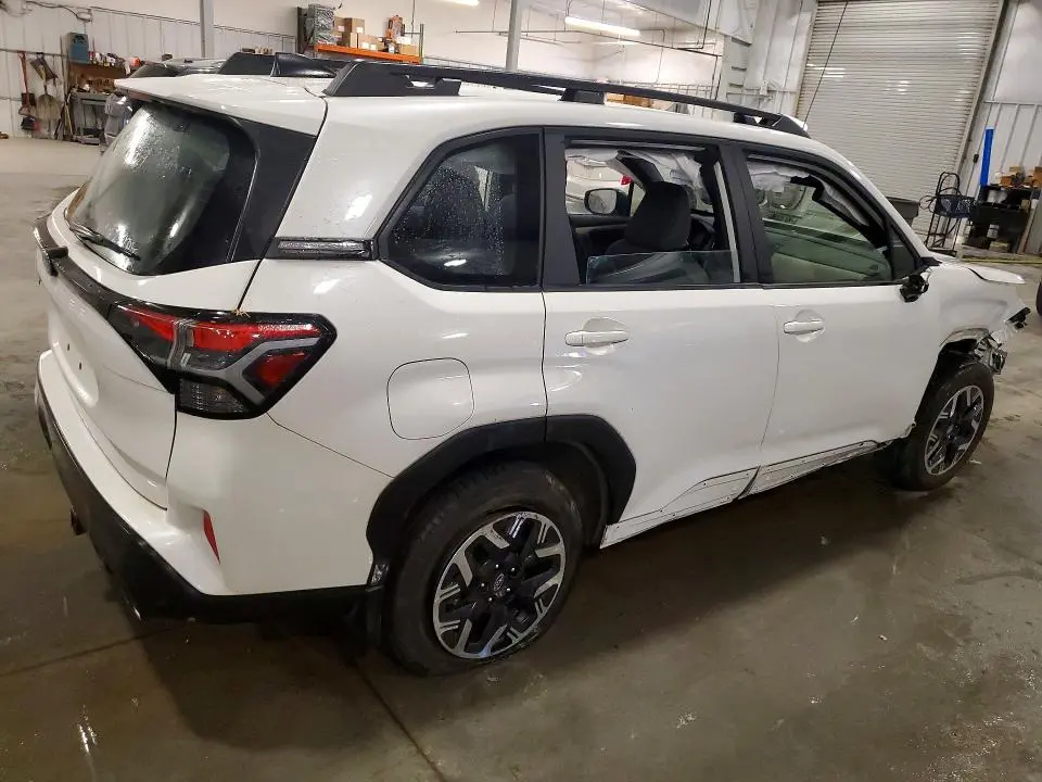 2025 SUBARU FORESTER   