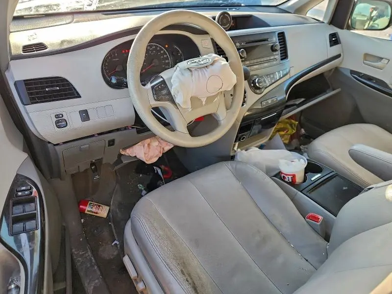 2014 TOYOTA SIENNA LE  