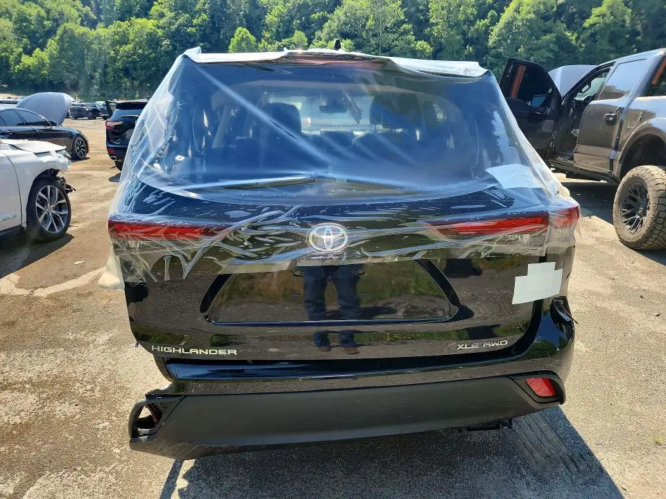 2026 TOYOTA HIGHLANDER XLE  