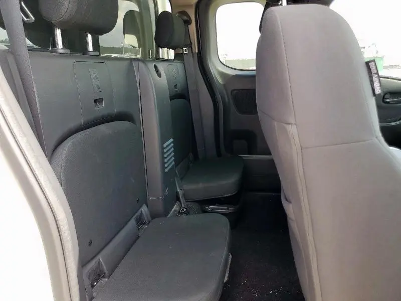 2024 NISSAN FRONTIER S  