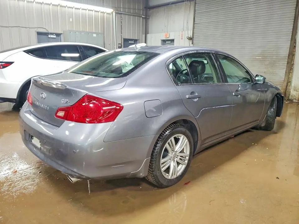 2013 INFINITI G37   