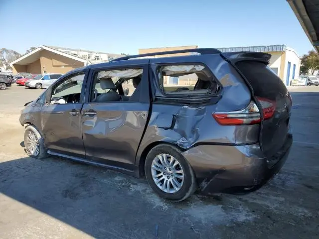 2016 TOYOTA SIENNA XLE  