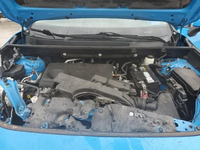 2021 TOYOTA RAV4 XLE  