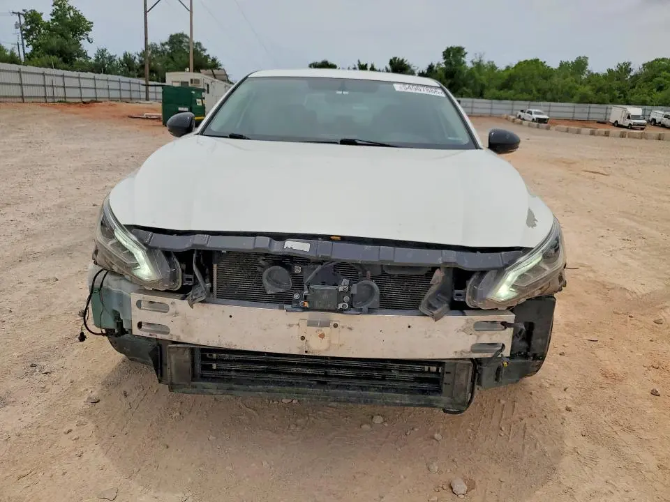 2019 NISSAN ALTIMA SR  