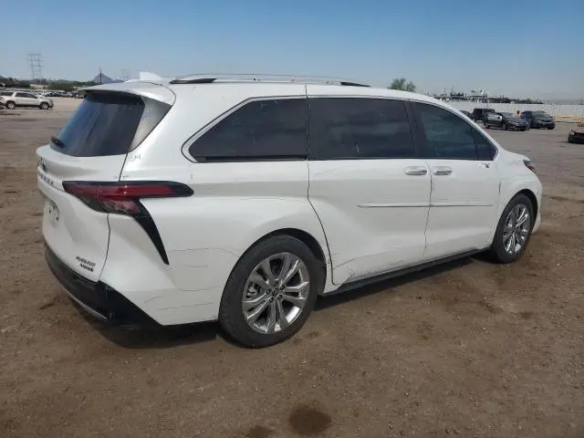2022 TOYOTA SIENNA LIMITED  