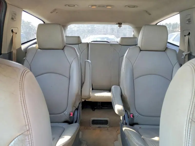 2011 CHEVROLET TRAVERSE LT  