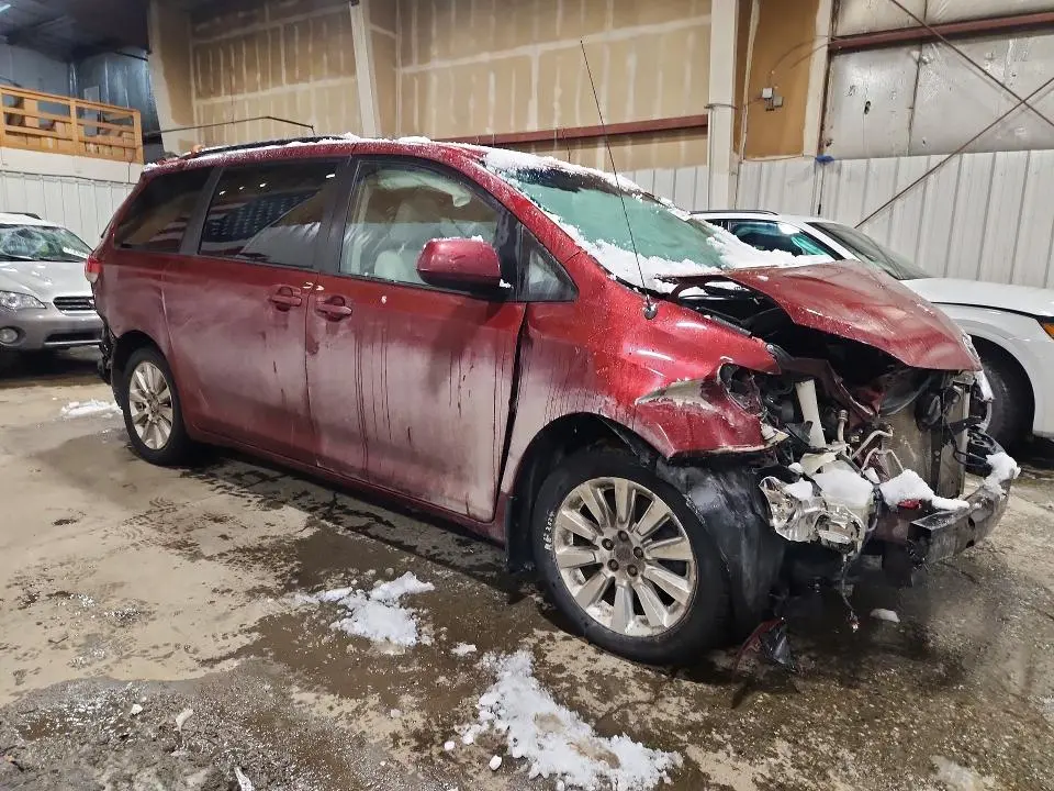 2013 TOYOTA SIENNA XLE  
