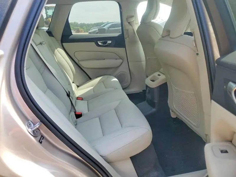 2024 VOLVO XC60 PLUS  