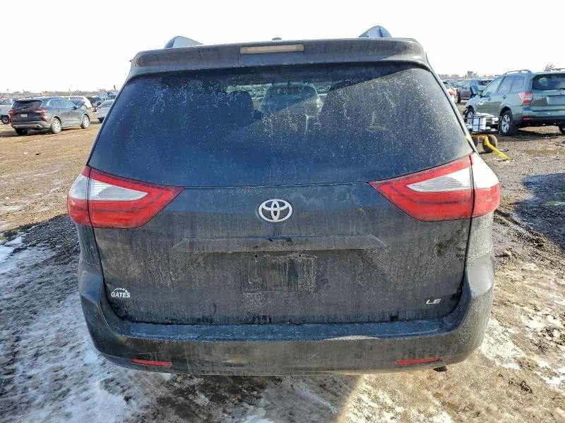 2016 TOYOTA SIENNA LE  