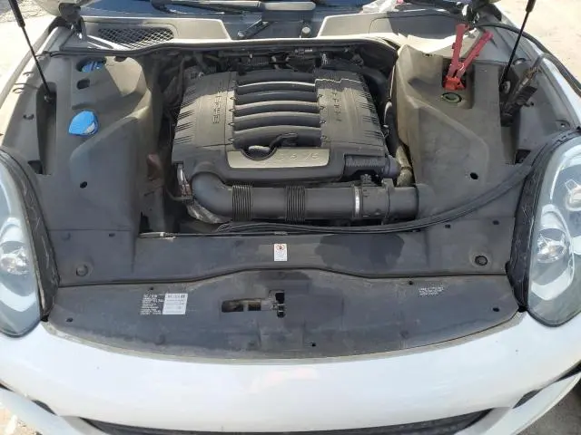 2016 PORSCHE CAYENNE   