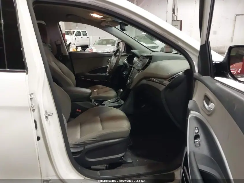 2016 HYUNDAI SANTA FE SE