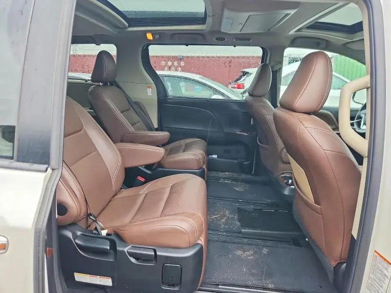 2015 TOYOTA SIENNA LIMITED PREMIUM 7-PASSENGER  