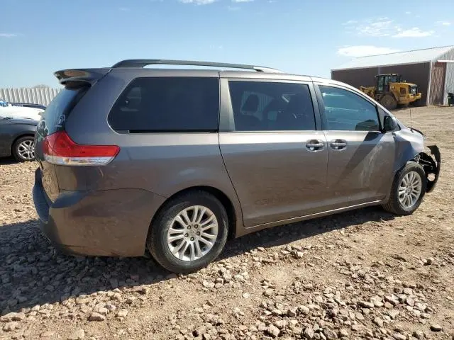 2013 TOYOTA SIENNA XLE  