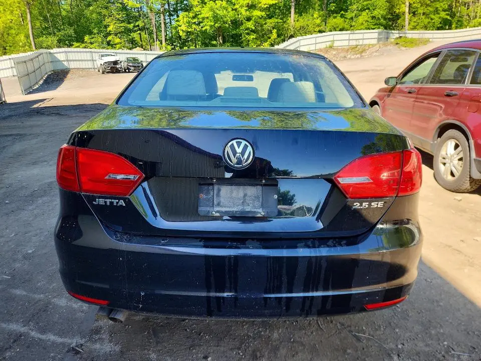 2013 VOLKSWAGEN JETTA SE  