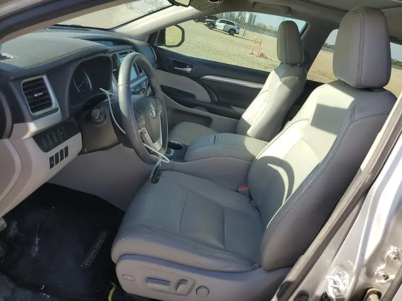 2016 TOYOTA HIGHLANDER XLE  