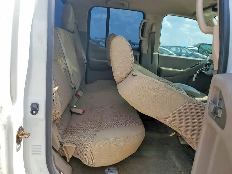 2015 NISSAN FRONTIER SV  
