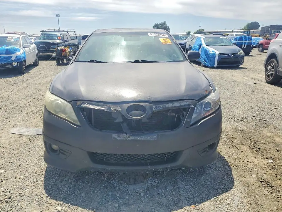 2011 TOYOTA CAMRY SE  