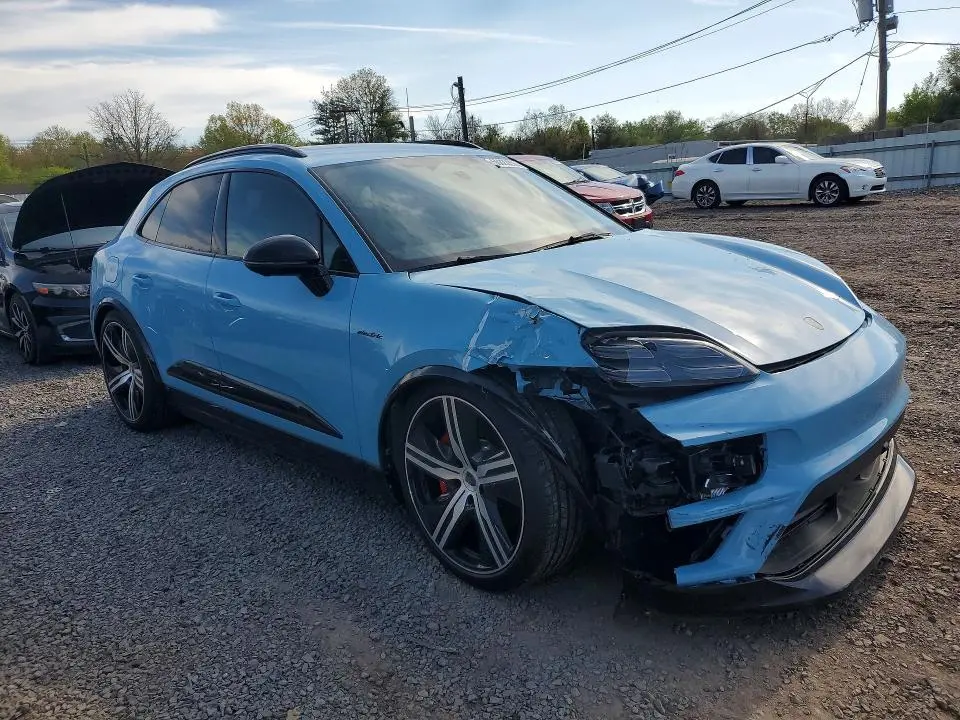 2025 PORSCHE MACAN TURBO  