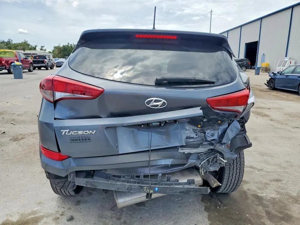 2016 HYUNDAI TUCSON SE  