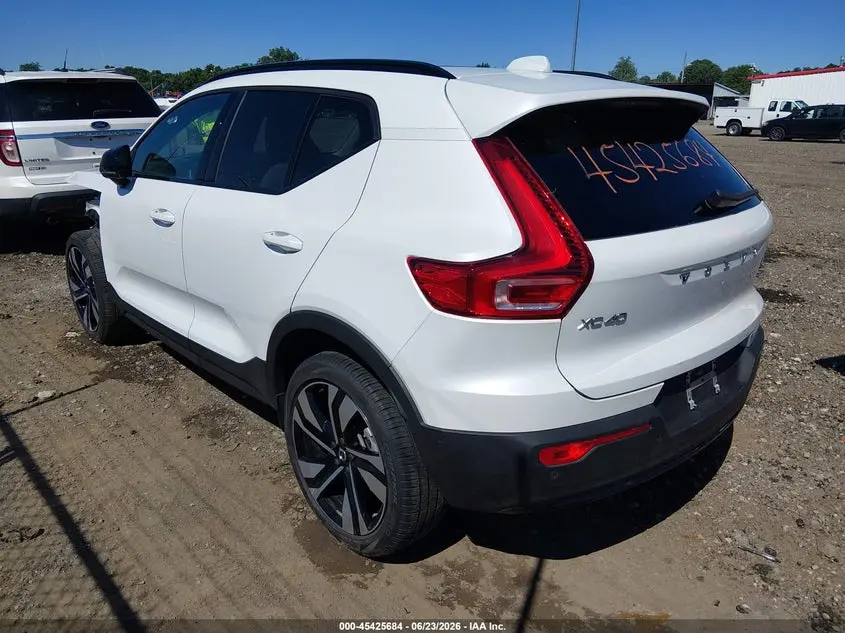 2025 VOLVO XC40 B5 PLUS DARK THEME