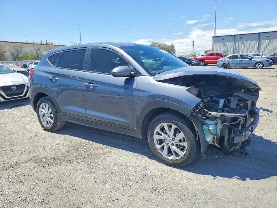 2021 HYUNDAI TUCSON SE  