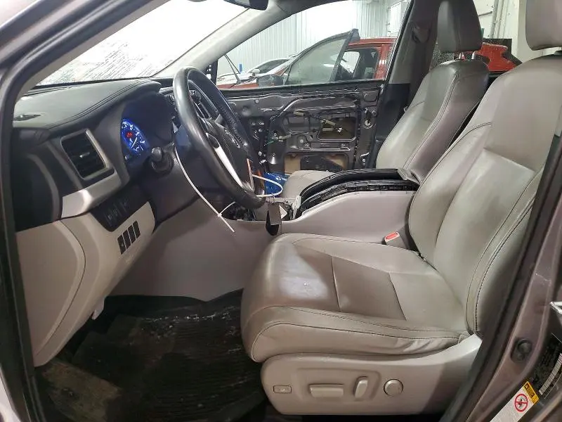 2018 TOYOTA HIGHLANDER SE  