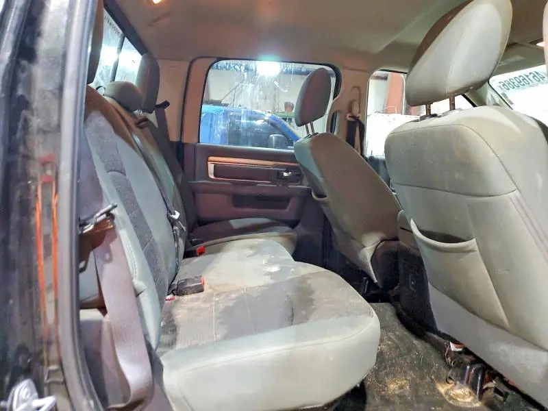 2016 RAM 1500 SLT  