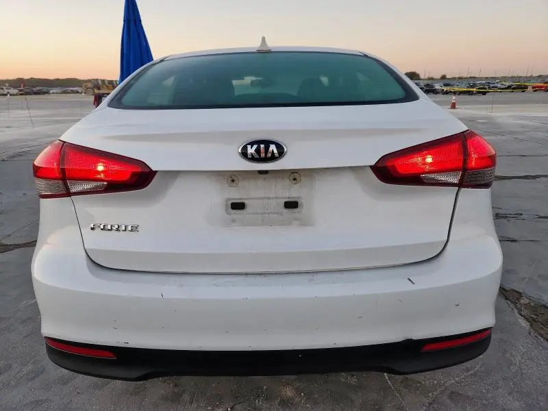2017 KIA FORTE LX  