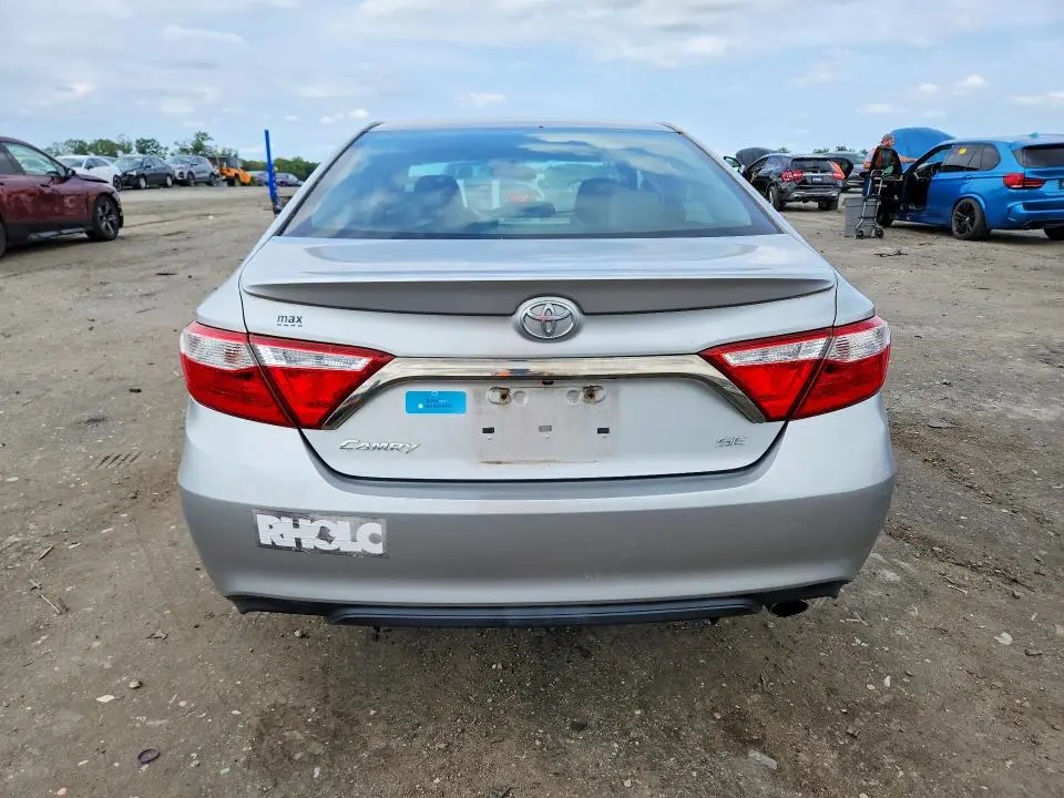 2016 TOYOTA CAMRY SE  