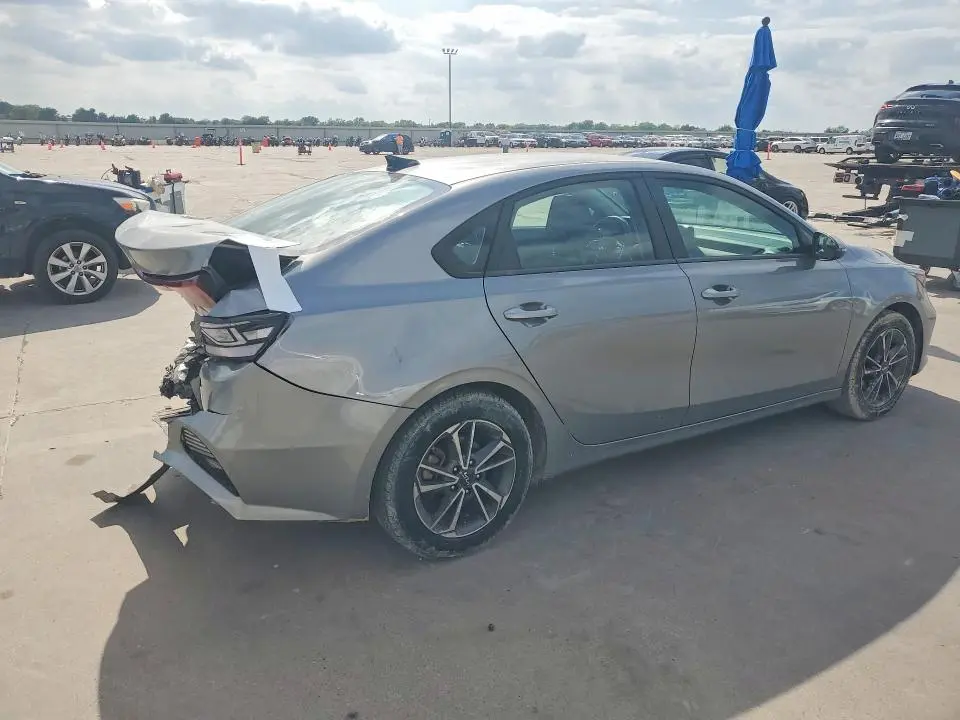 2022 KIA FORTE LXS  