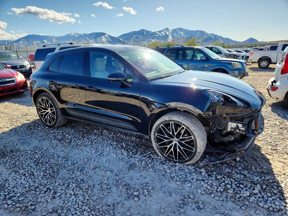 2023 PORSCHE MACAN BASE  